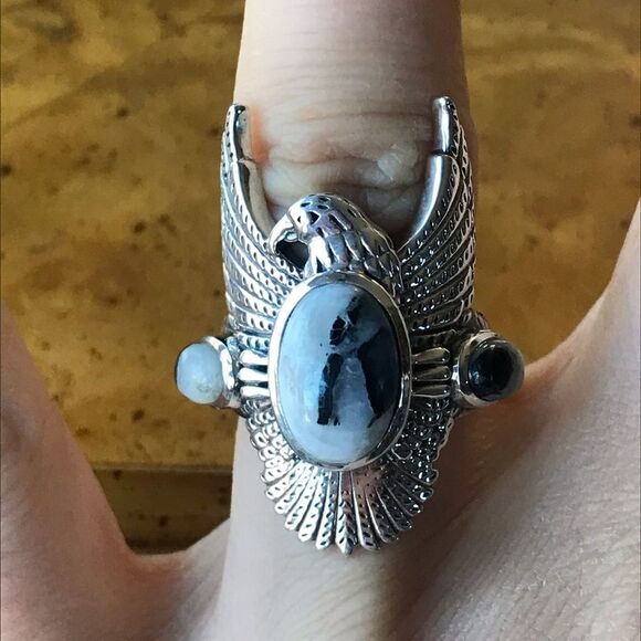 Natural White Buffalo Sterling Silver Eagle Ring Size 6 - Picture 1 of 9